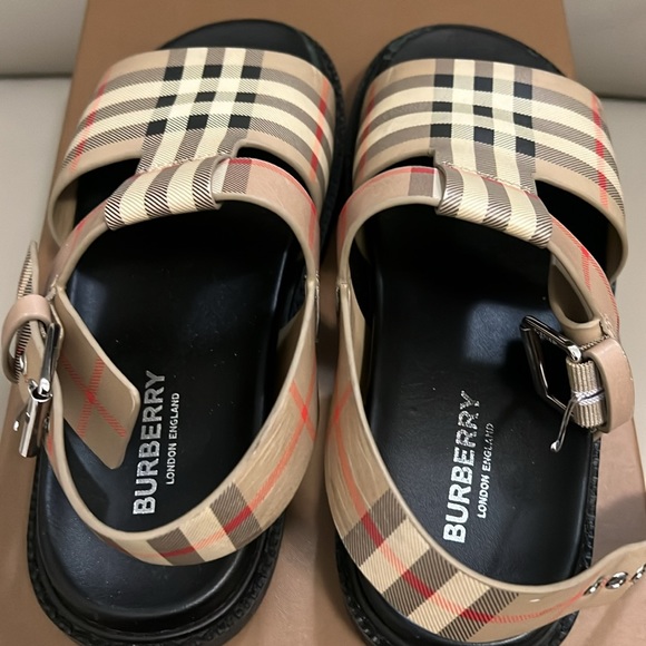 AUTHENTIC KIDS BURBERRY SHOES SIZE 35 EUROPE/ 4 BIG KID - Picture 6 of 9